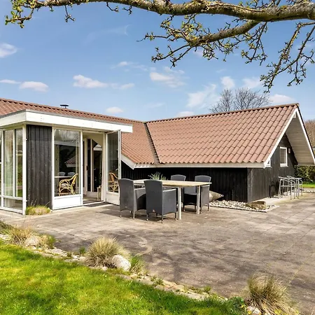 Vakantiehuis Magnus - 250m To The Inlet By Interhome
